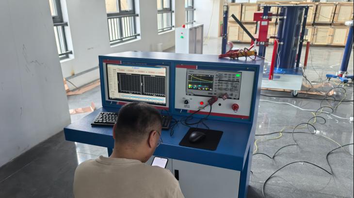 冲击电压发生器